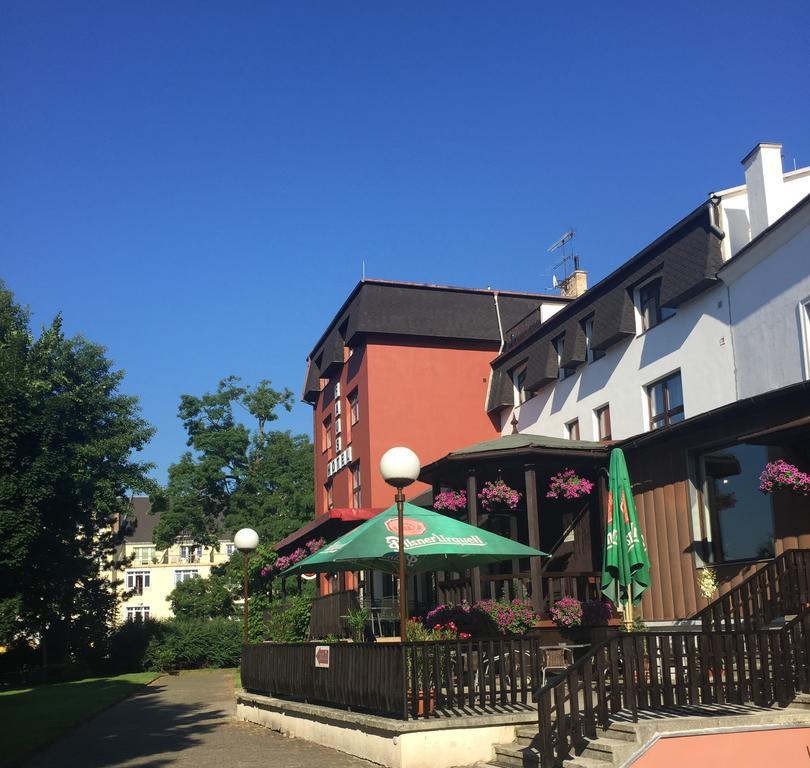 Hotel Faust Дечин Экстерьер фото