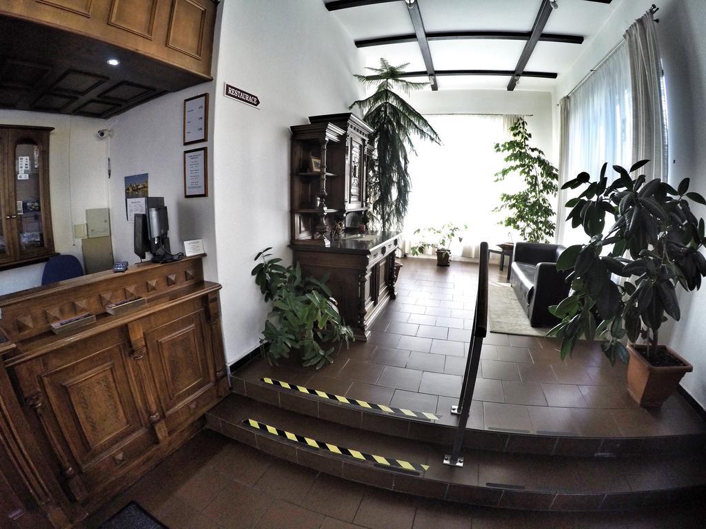 Hotel Faust Дечин Экстерьер фото