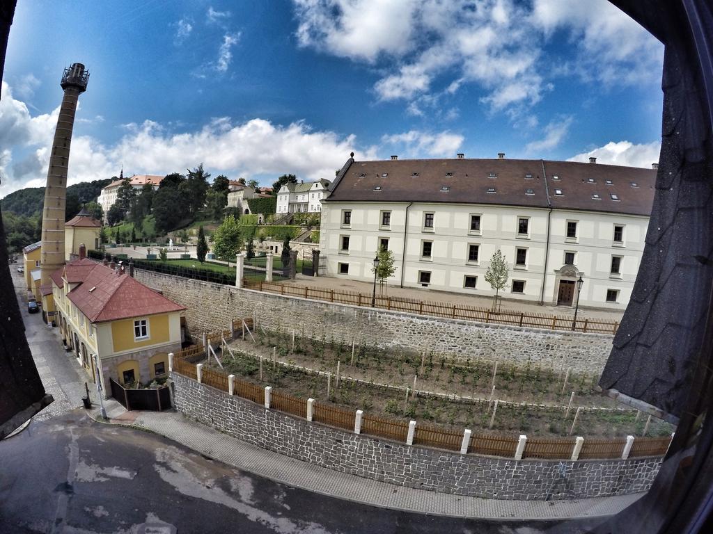 Hotel Faust Дечин Экстерьер фото