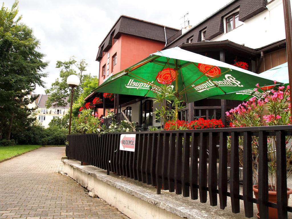 Hotel Faust Дечин Экстерьер фото